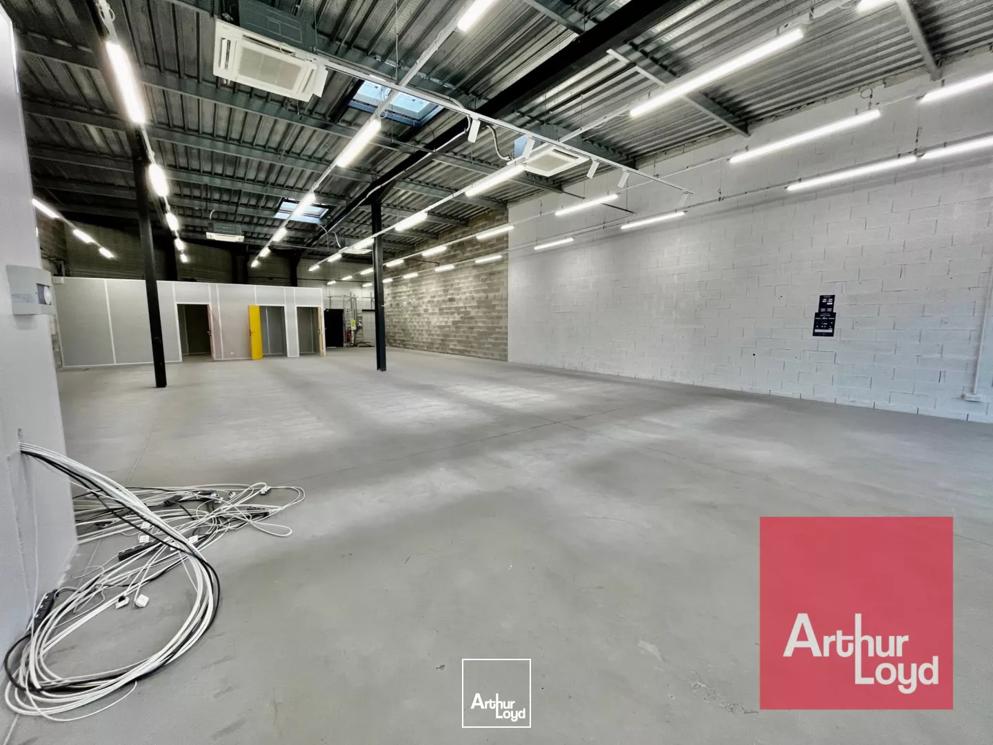 Local commercial 310 m² à louer - Excellente visibilité - Zone commerciale Lunel