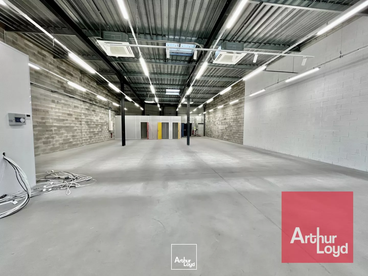 Local commercial 310 m² à louer - Excellente visibilité - Zone commerciale Lunel