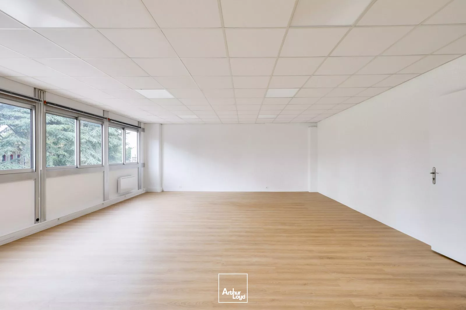 Locaux d'activité à louer à LES ULIS 91940