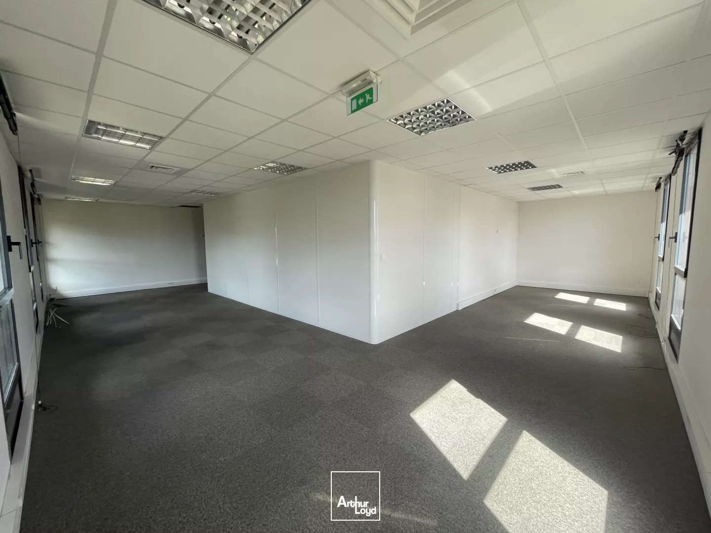 Au sein de l'ensemble immobilier NOVEO CENTER, 1ere ligne du boulevard Salavdore Allende à Nîmes.Proximité zone commerciale des 7 collines