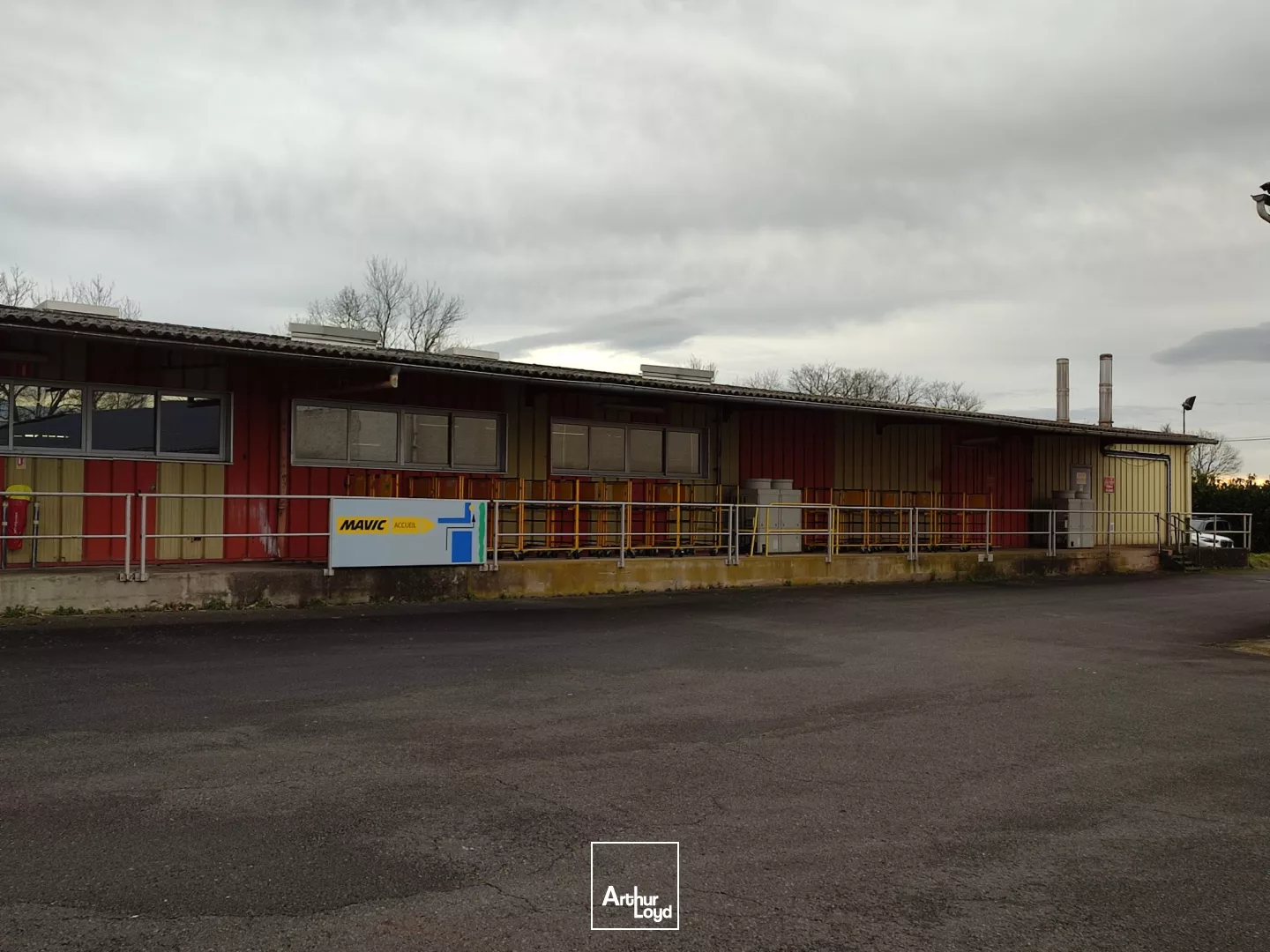 Achetez votre local d'activité de 6000 m2 proche BELLEVILLE-EN-BEAUJOLAIS