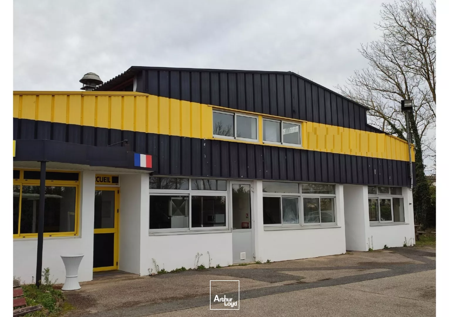 Achetez votre local d'activité de 6000 m2 proche BELLEVILLE-EN-BEAUJOLAIS