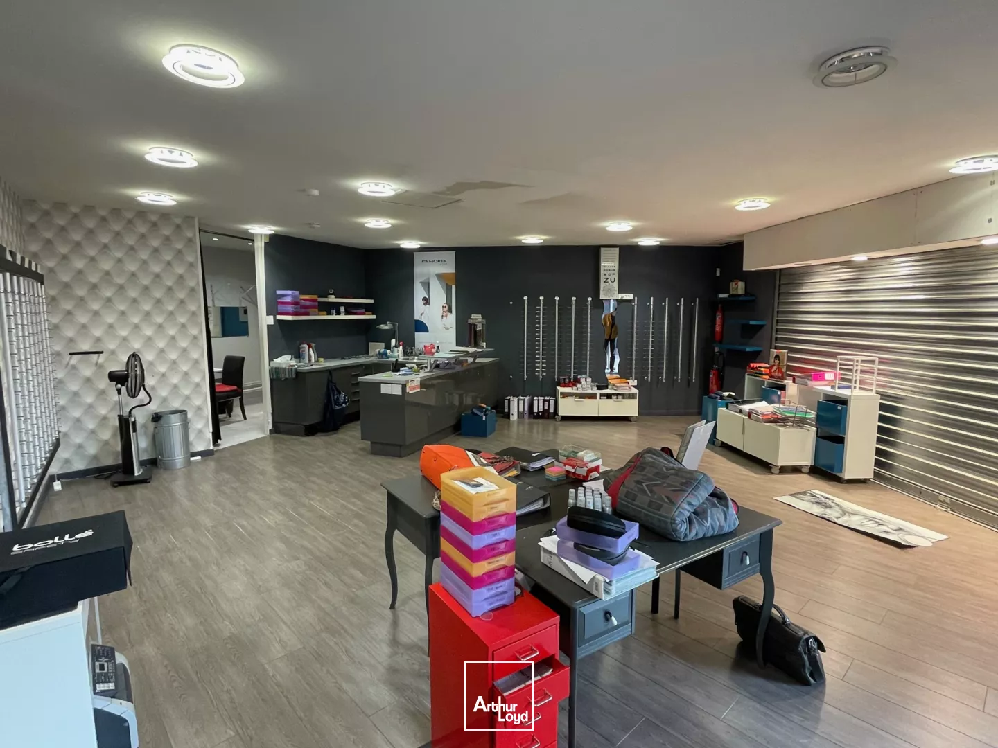 Locaux commerciaux à vendre à VAL DE REUIL 27100