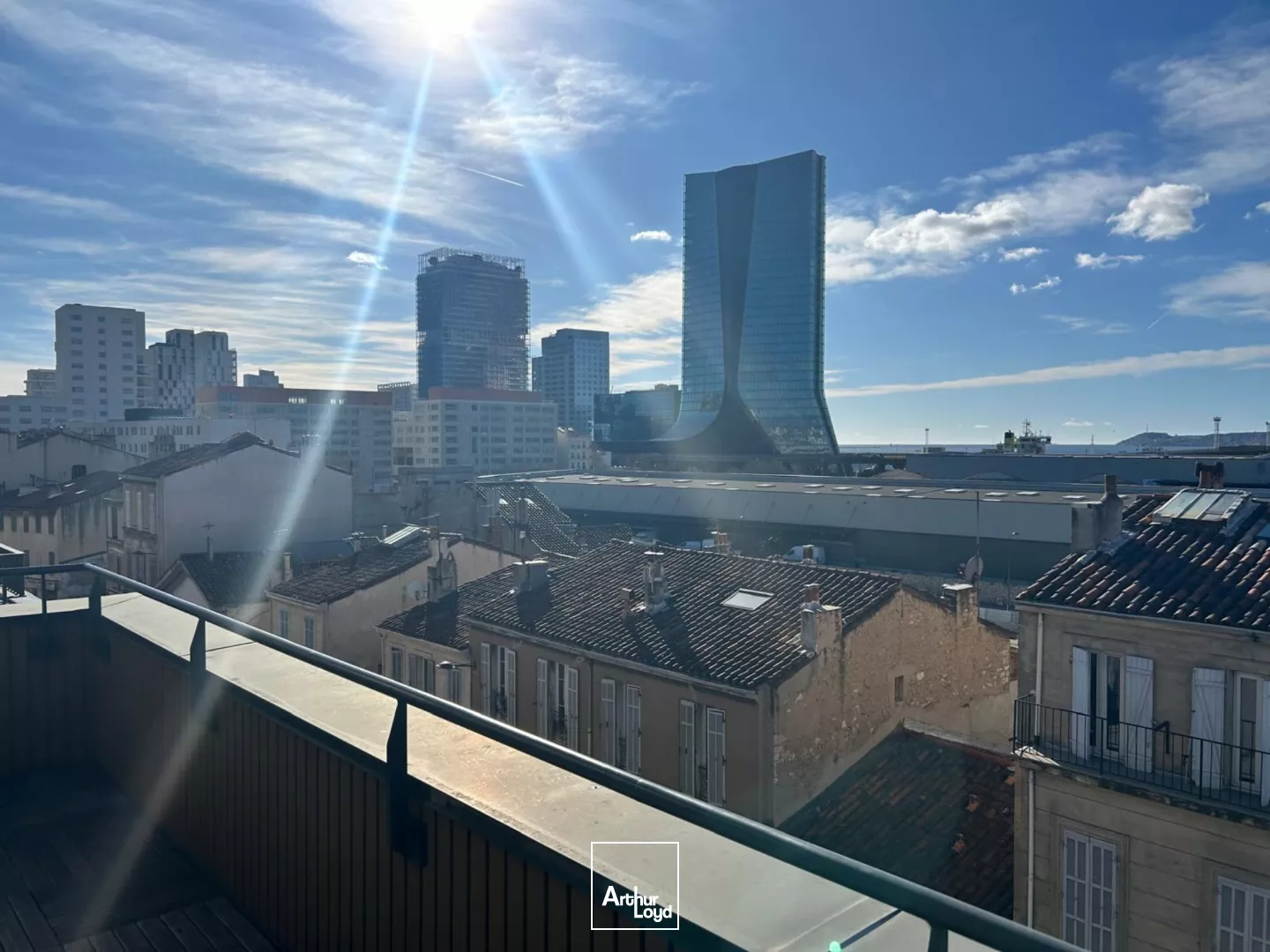 Bureaux à louer - proximité immédiate Euromediterranée et autoroutes - 13015 Marseille