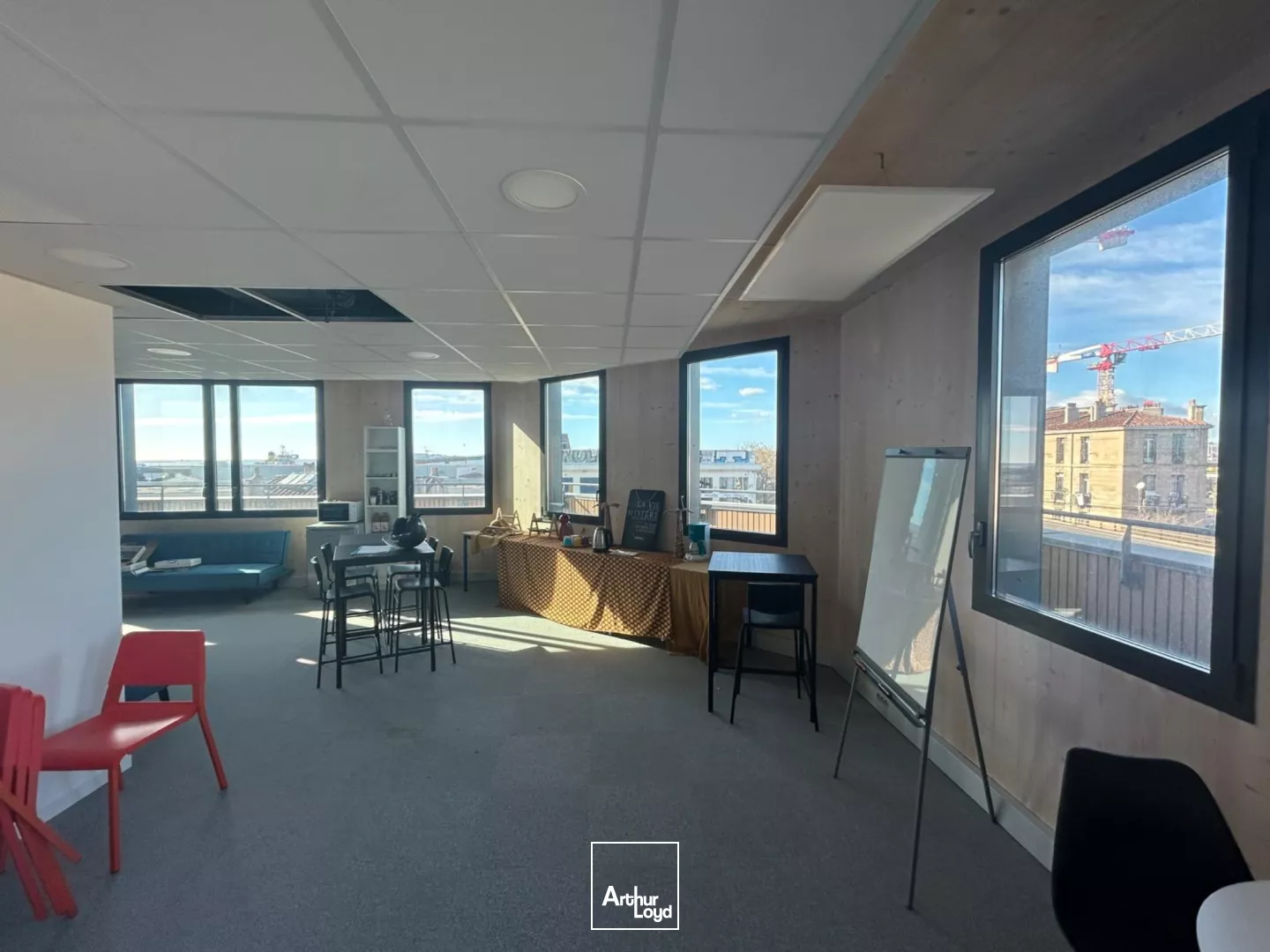 Bureaux à louer - proximité immédiate Euromediterranée et autoroutes - 13015 Marseille