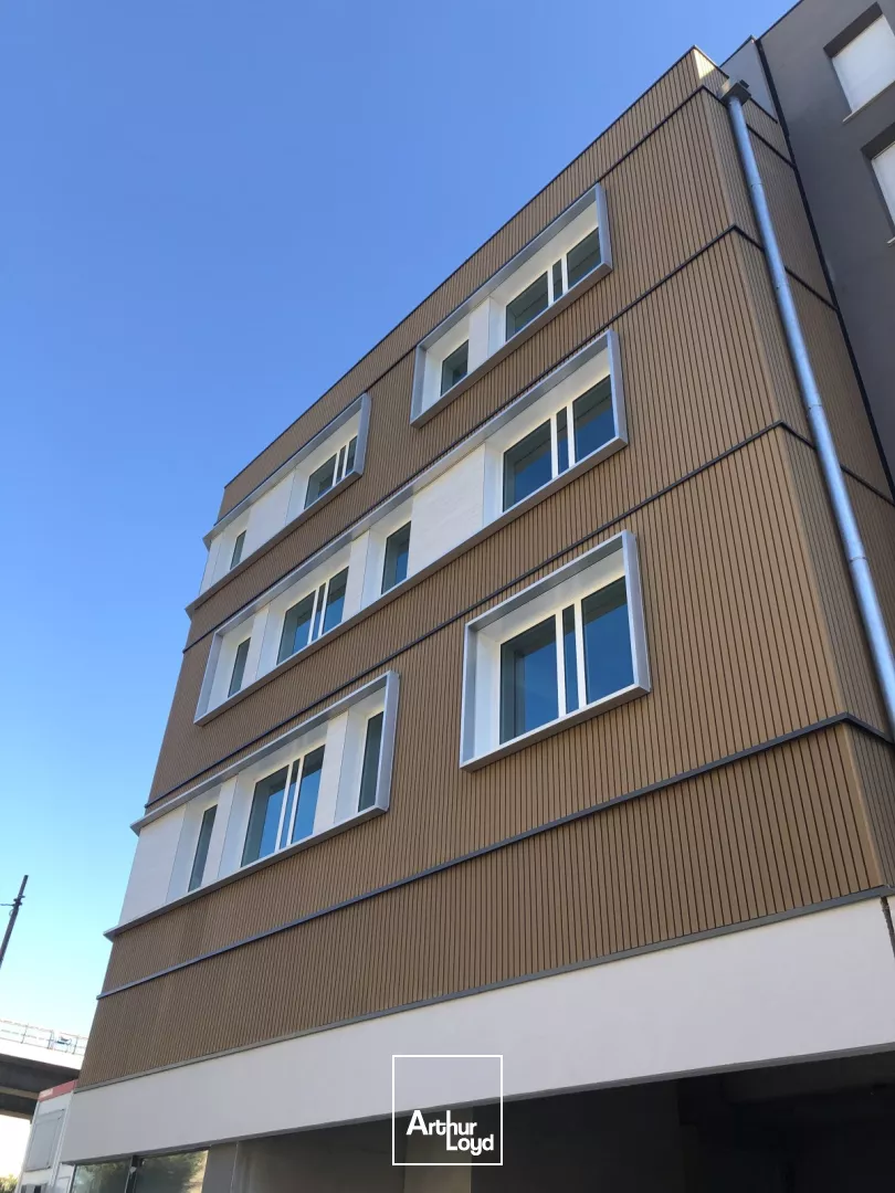 Bureaux à louer - proximité immédiate Euromediterranée et autoroutes - 13015 Marseille