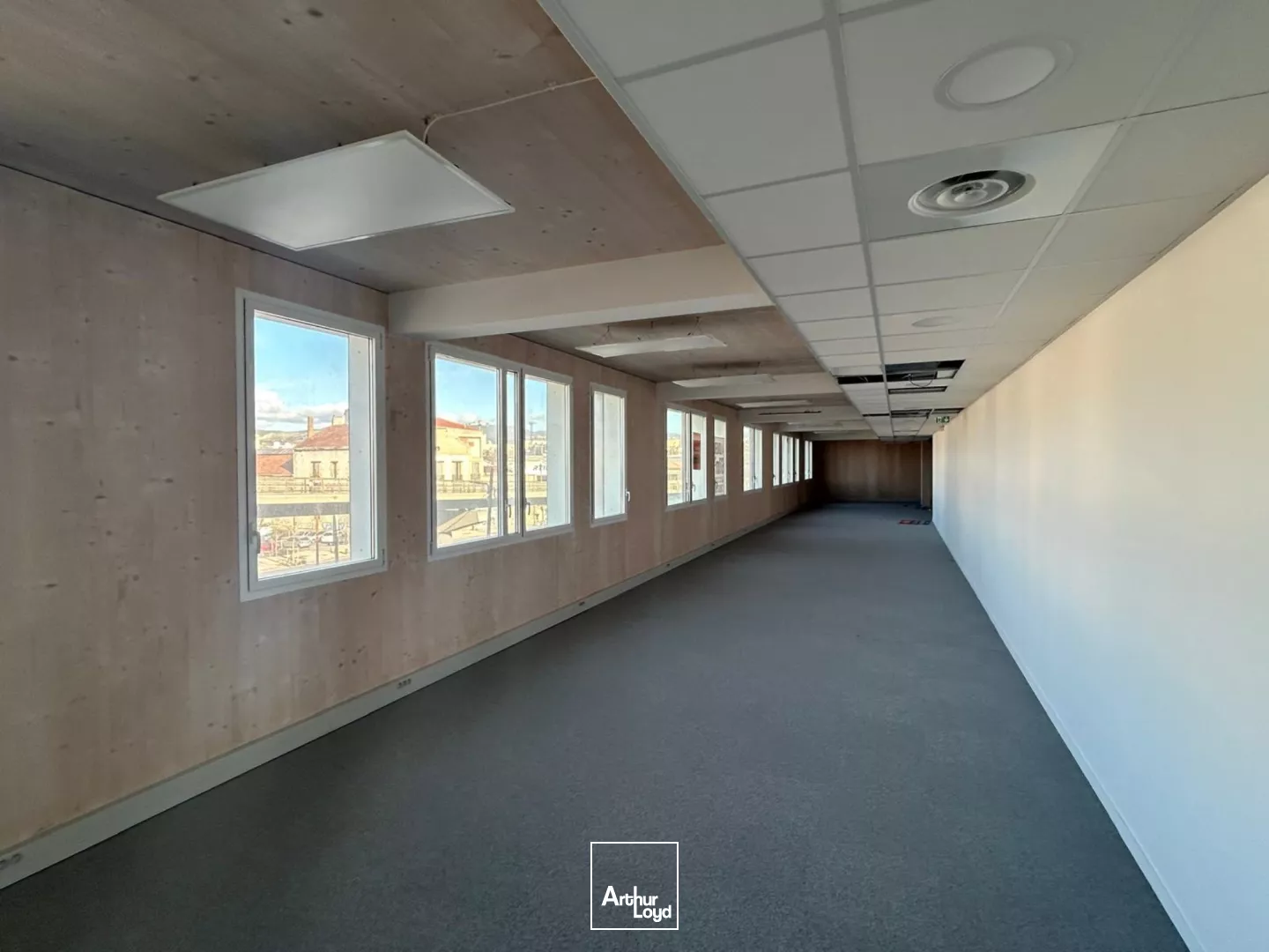 Bureaux à louer - proximité immédiate Euromediterranée et autoroutes - 13015 Marseille