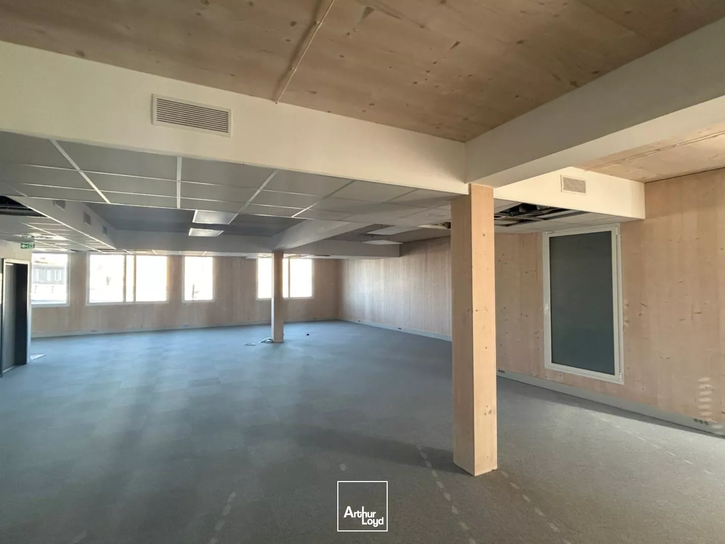 Bureaux à louer - proximité immédiate Euromediterranée et autoroutes - 13015 Marseille