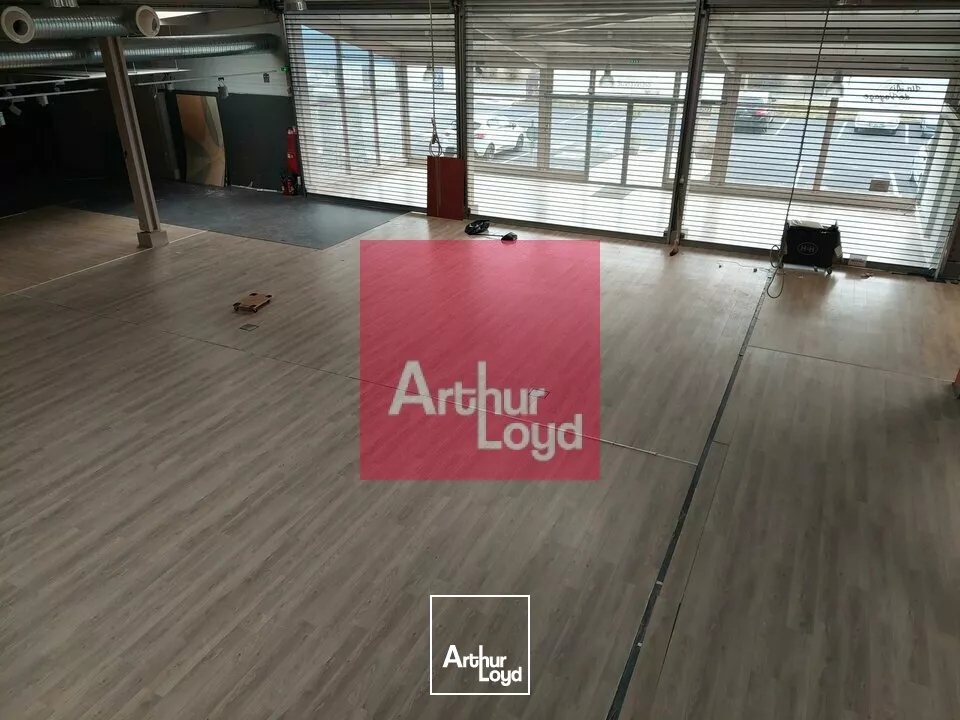 LOCAL COMMERCIAL 1464 M² A LOUER COURNON D'AUVERGNE division possible 