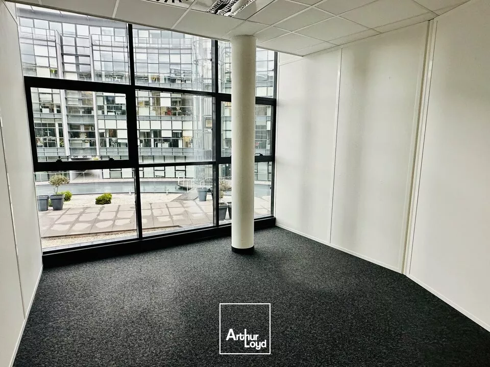 BUREAUX à LOUER de 1076 m²