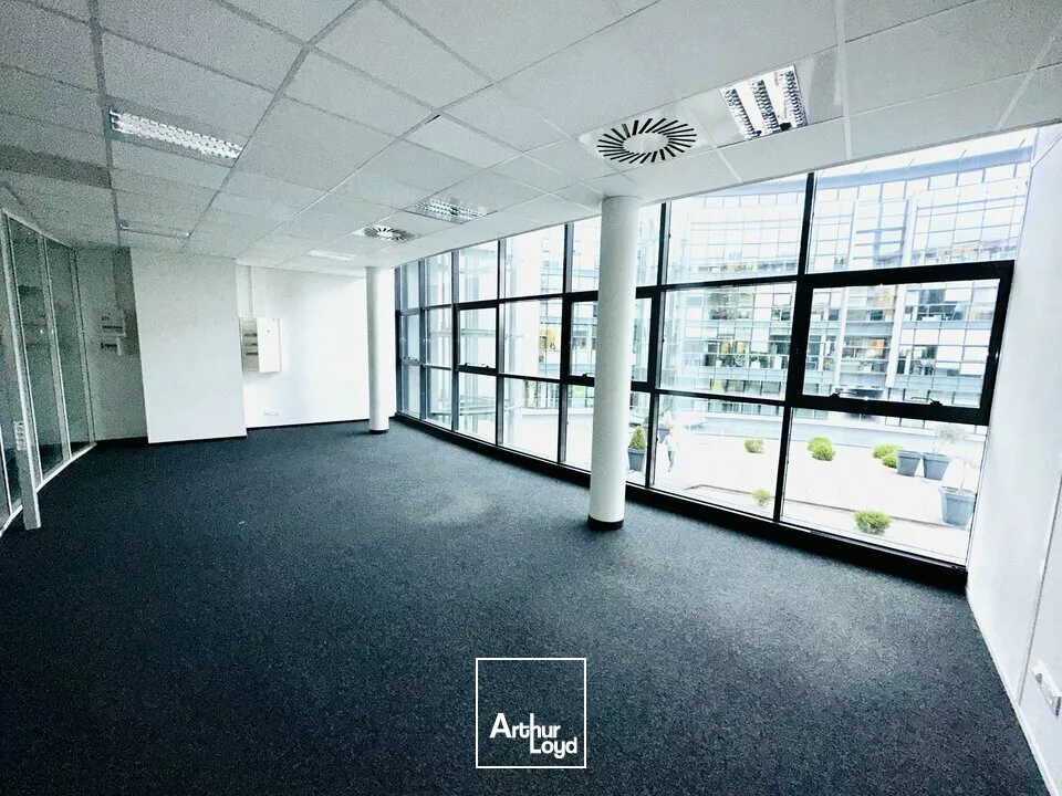BUREAUX à LOUER de 1076 m²