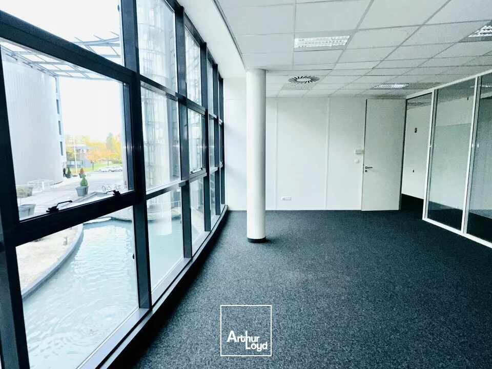 BUREAUX à LOUER de 1076 m²