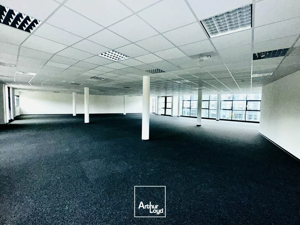 BUREAUX à LOUER de 1076 m²