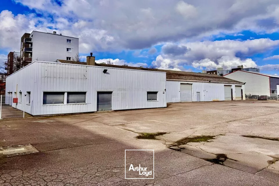 LE HAVRE - A LOUER - LOCAUX D'ACTIVITÉS 1 050 M2 + TERRE PLEIN PL 2 300 m2