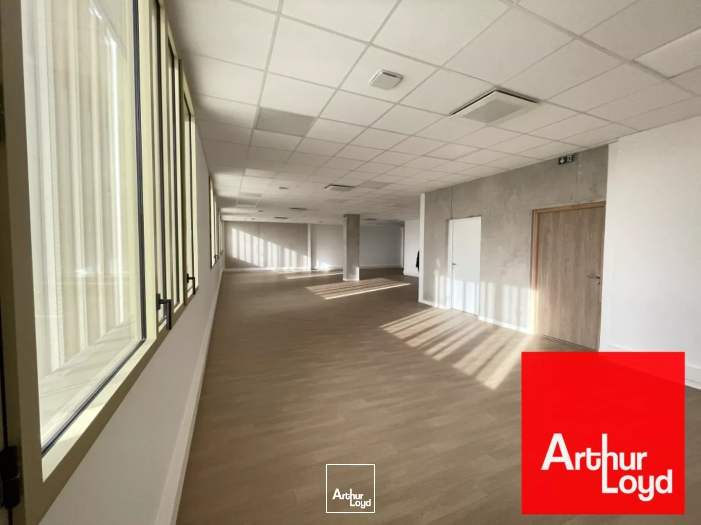 BUREAUX A LOUER 180 M2 AVEC 6 PARKINGS - MONTPELLIER CAMBACERES