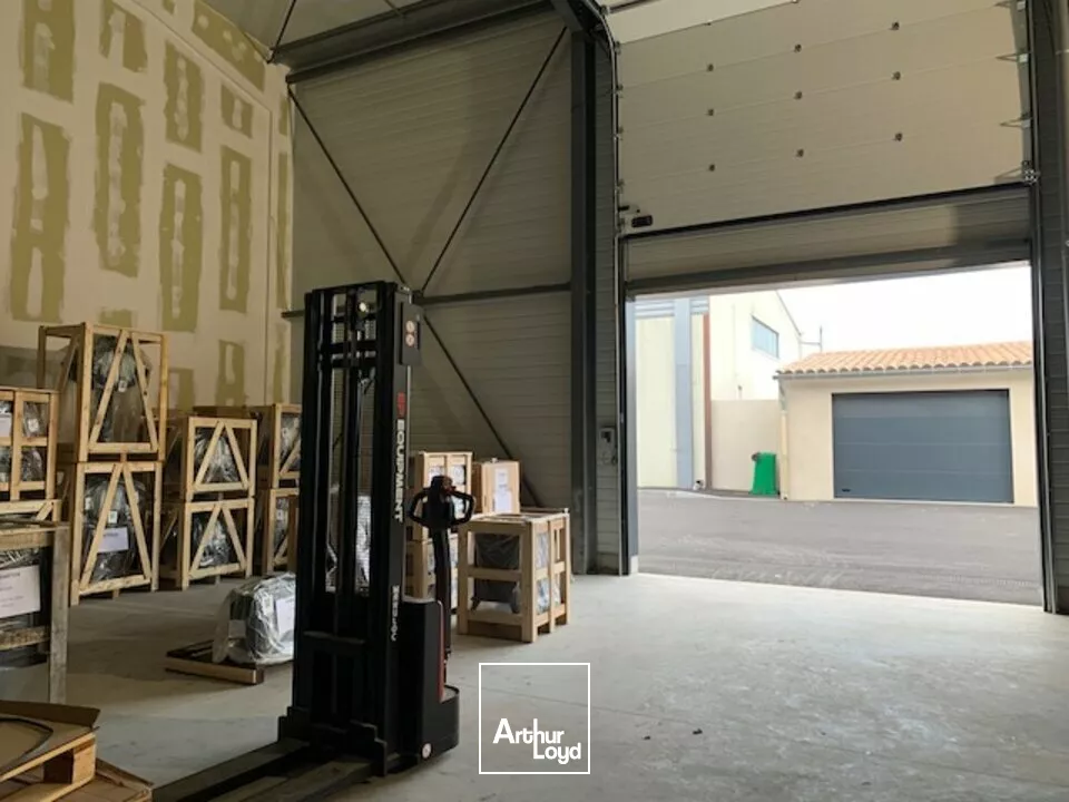 Vedène - Local à louer 135 m2 - local commercial dans petite zone commerciale