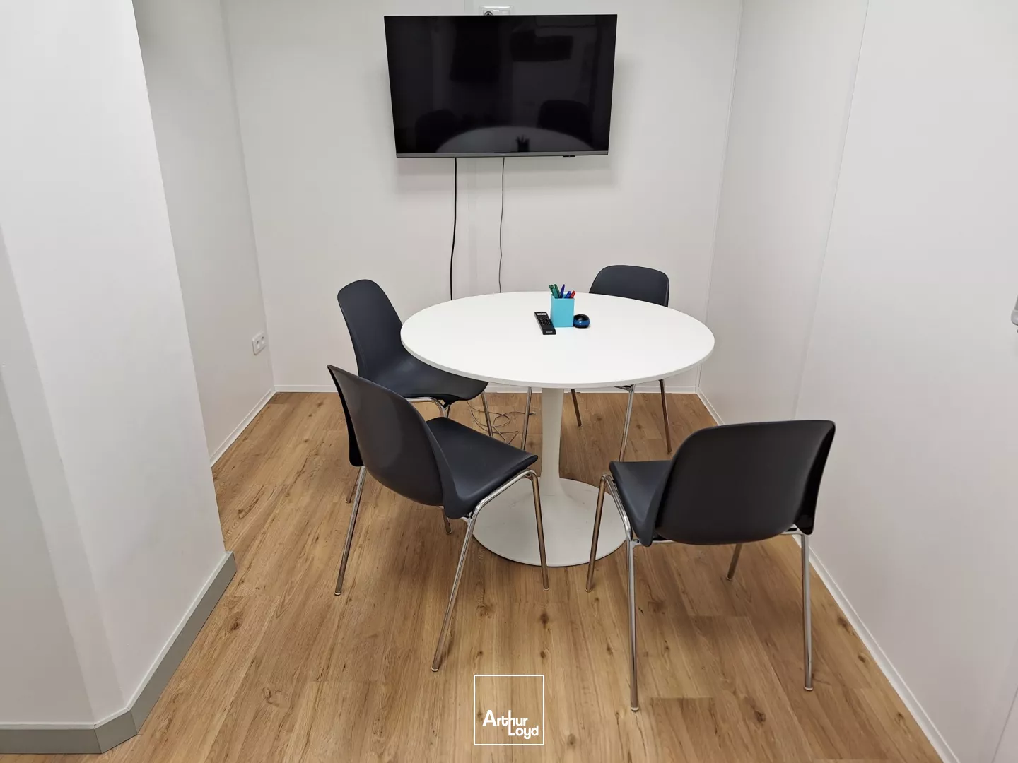 BUREAUX A LOUER CROLLES PARKING 30M² ACCES AUTOROUTE