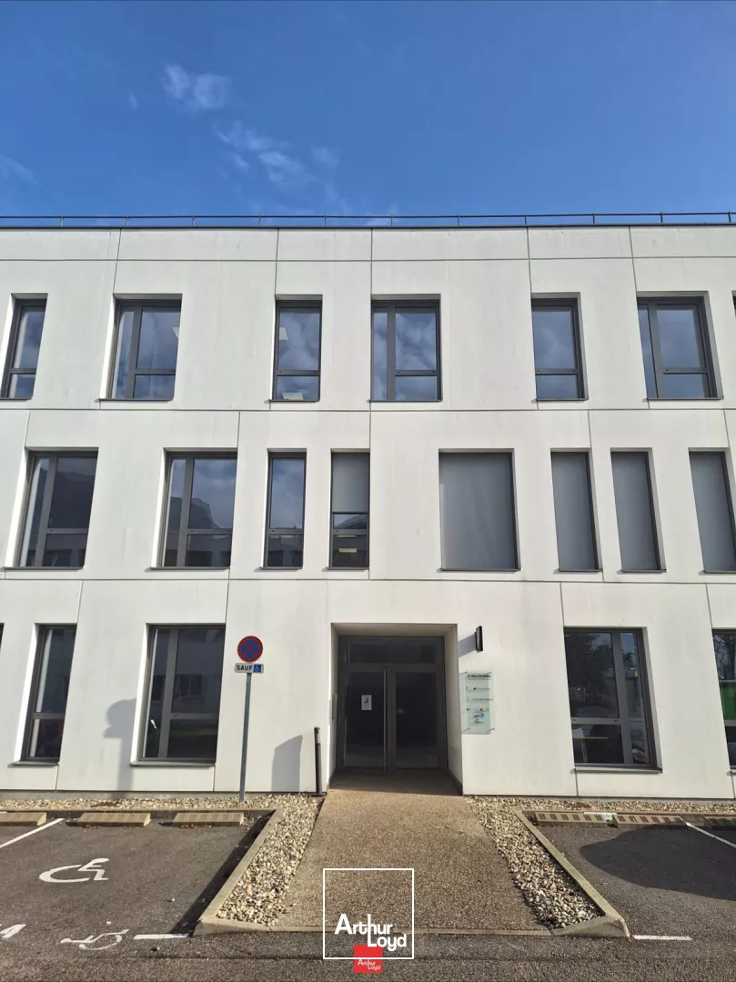 BUREAUX A LOUER MONTBONNOT SAINT MARTIN AVEC PARKING