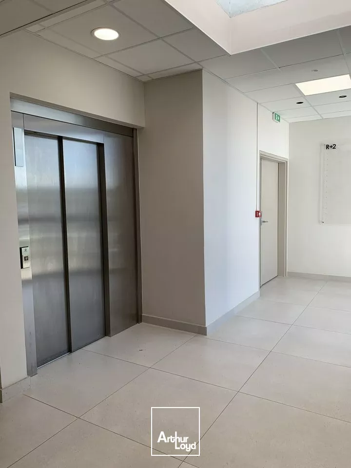 Les Angles Avignon - bureau médical neuf à louer