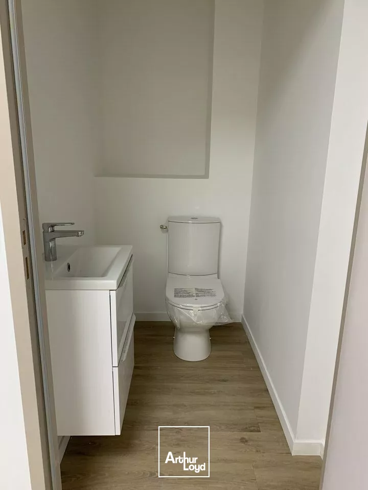 Les Angles Avignon - bureau médical neuf à louer