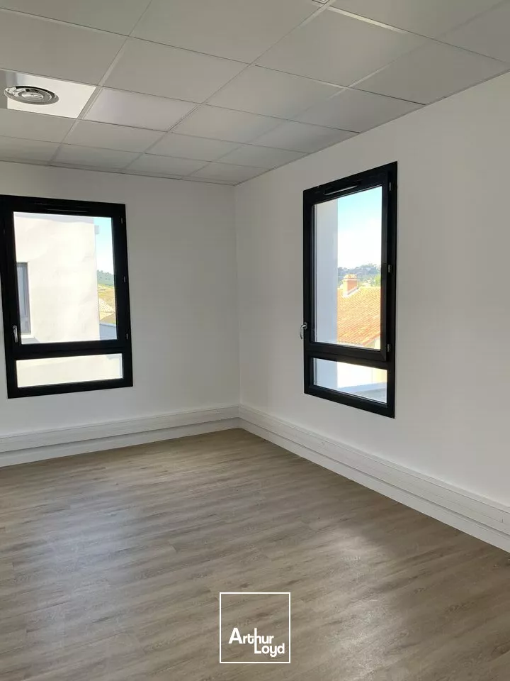 Les Angles Avignon - bureau médical neuf à louer