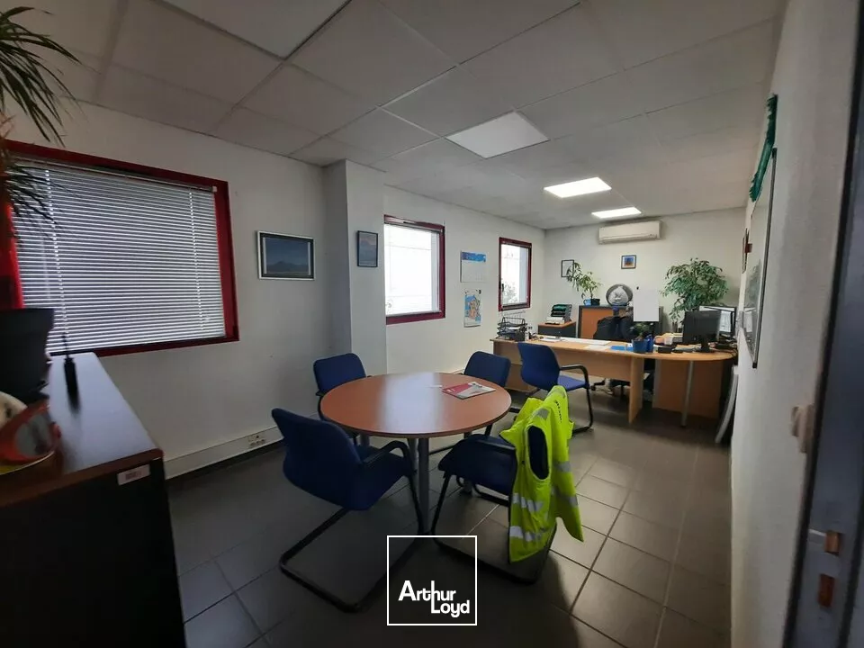 GERZAT PARC LOGISTIQUE A LOUER LOCAL ACTIVITÉ 587 M²