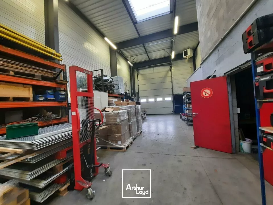 GERZAT PARC LOGISTIQUE A LOUER LOCAL ACTIVITÉ 587 M²