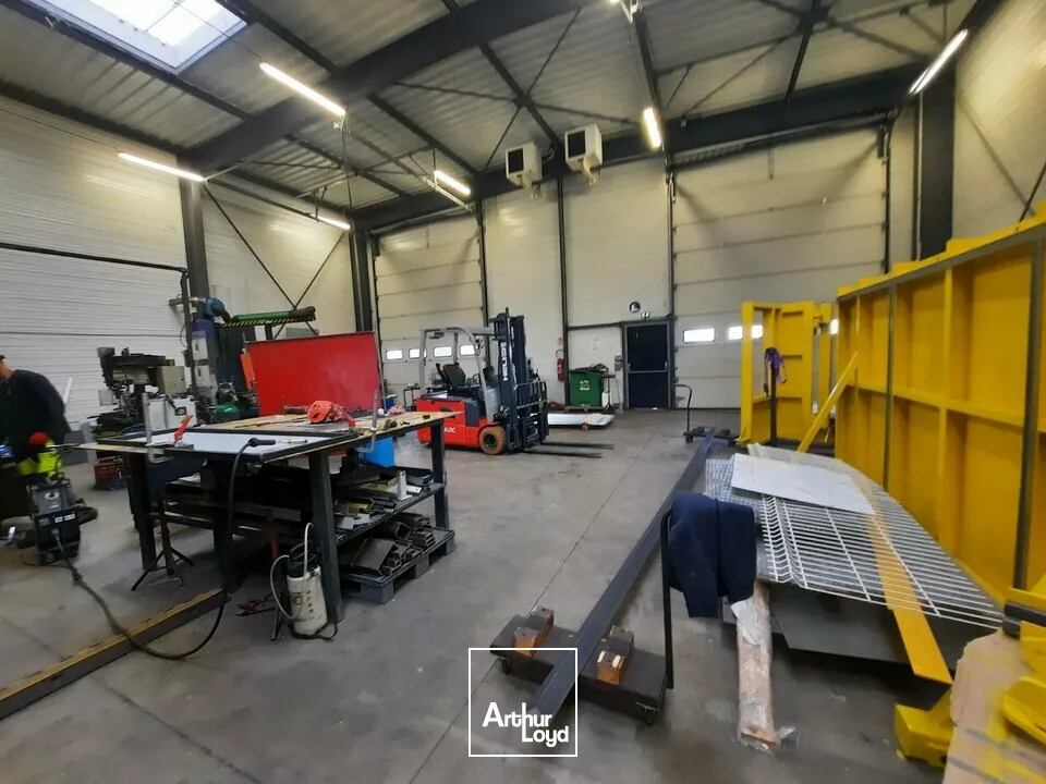 GERZAT PARC LOGISTIQUE A LOUER LOCAL ACTIVITÉ 587 M²