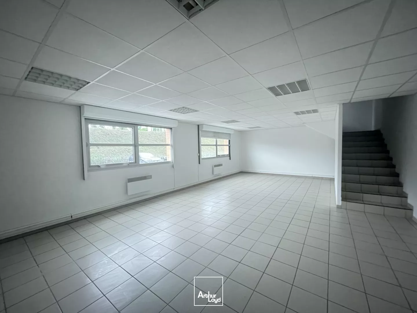 CHAMBLY - local d'activité d'environ 389 M2 à louer