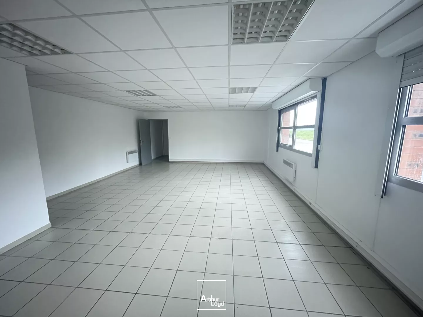 CHAMBLY - local d'activité d'environ 389 M2 à louer