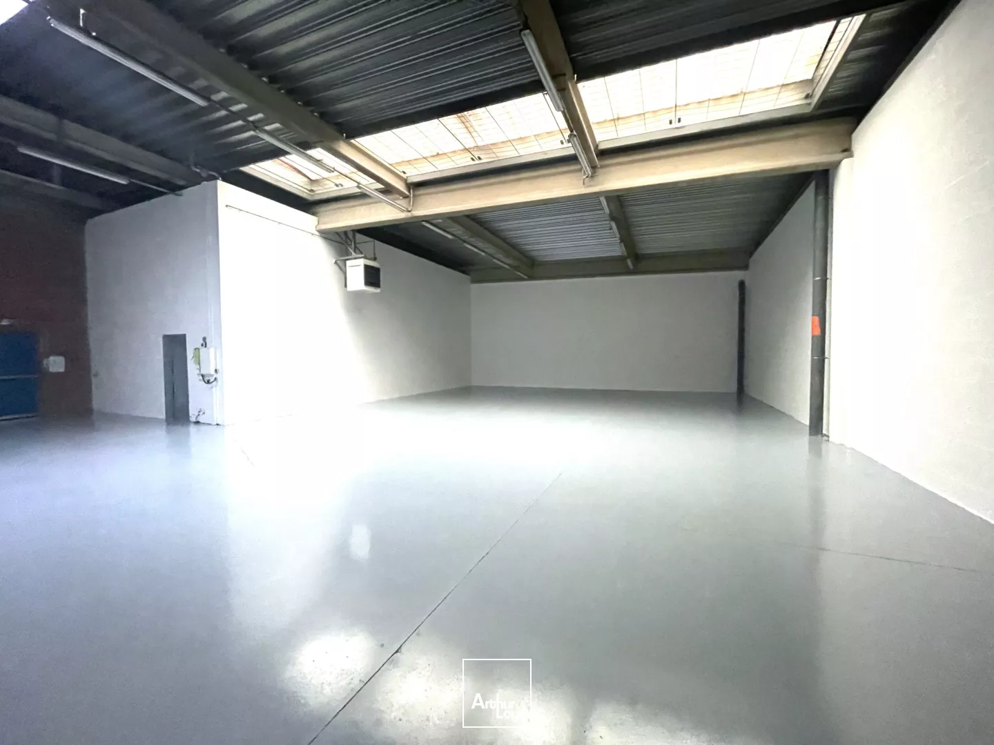 CHAMBLY - local d'activité d'environ 389 M2 à louer