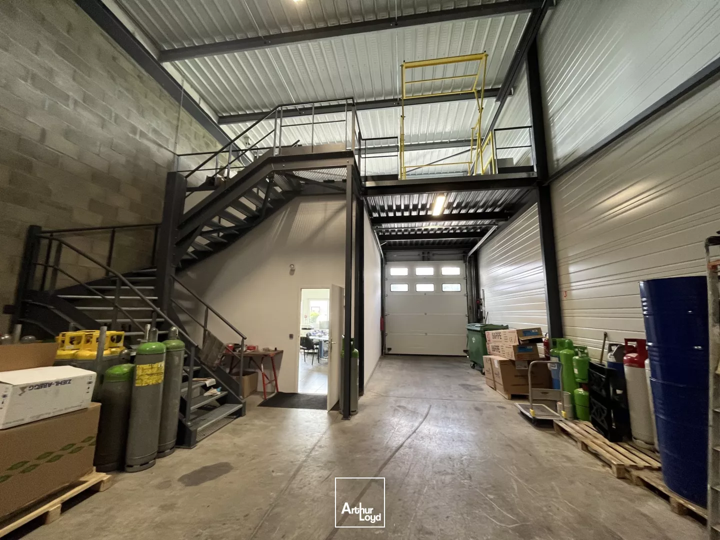 Cellule d'activités - Stockage et bureaux - 257 m2 - Est Métropole - PA des Chatelliers