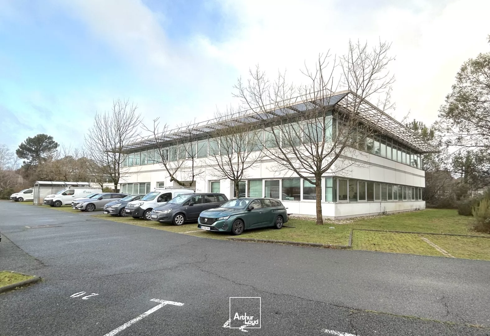 A louer - 610 m² de bureaux rénovés - Pessac Europarc