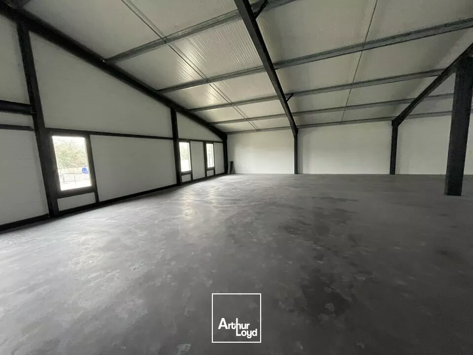 A LOUER - Local d'activité neuf de 958,10 m2 à Bollène (84500) - Fort potentiel d'aménagement