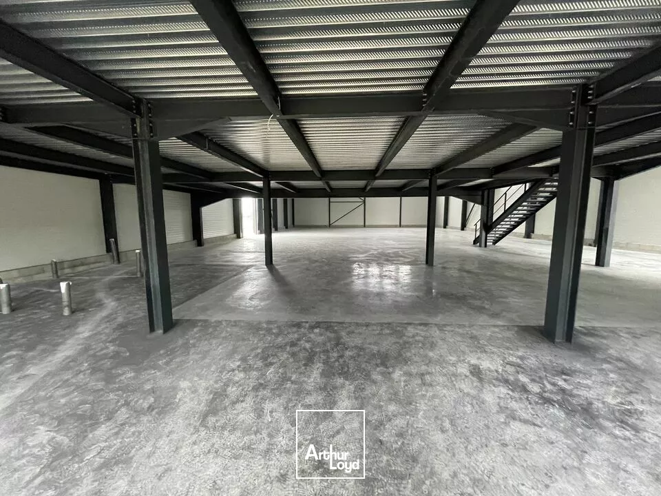 A LOUER - Local d'activité neuf de 958,10 m2 à Bollène (84500) - Fort potentiel d'aménagement