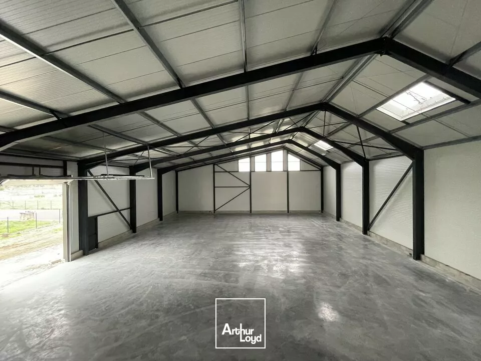 A LOUER - Local d'activité neuf de 958,10 m2 à Bollène (84500) - Fort potentiel d'aménagement