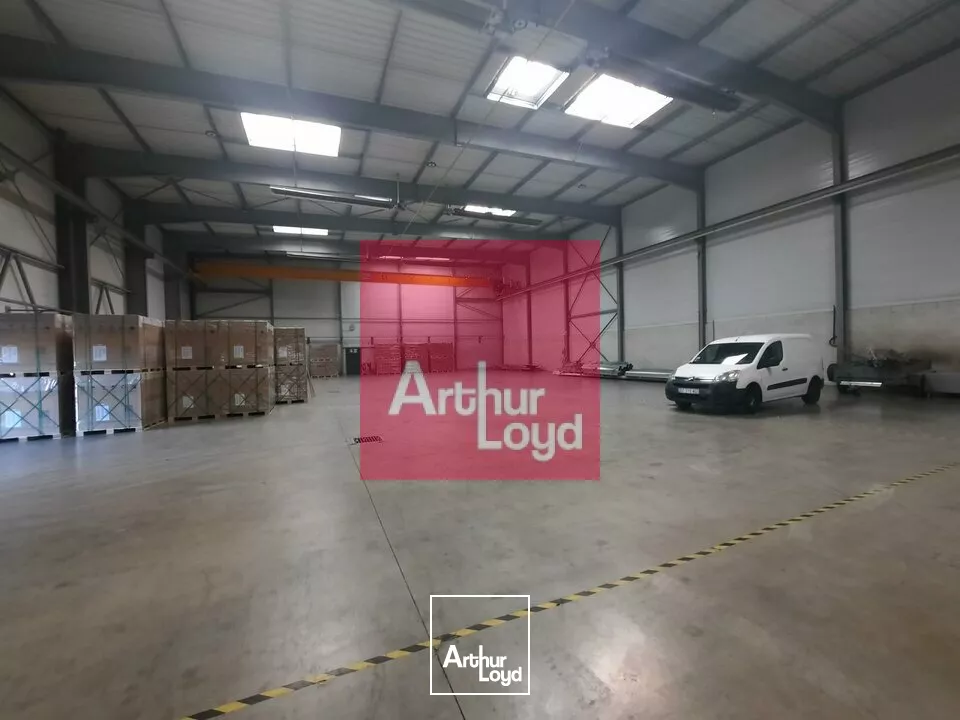 CLERMONT-FERRAND A LOUER ENTREPOT 900 M²