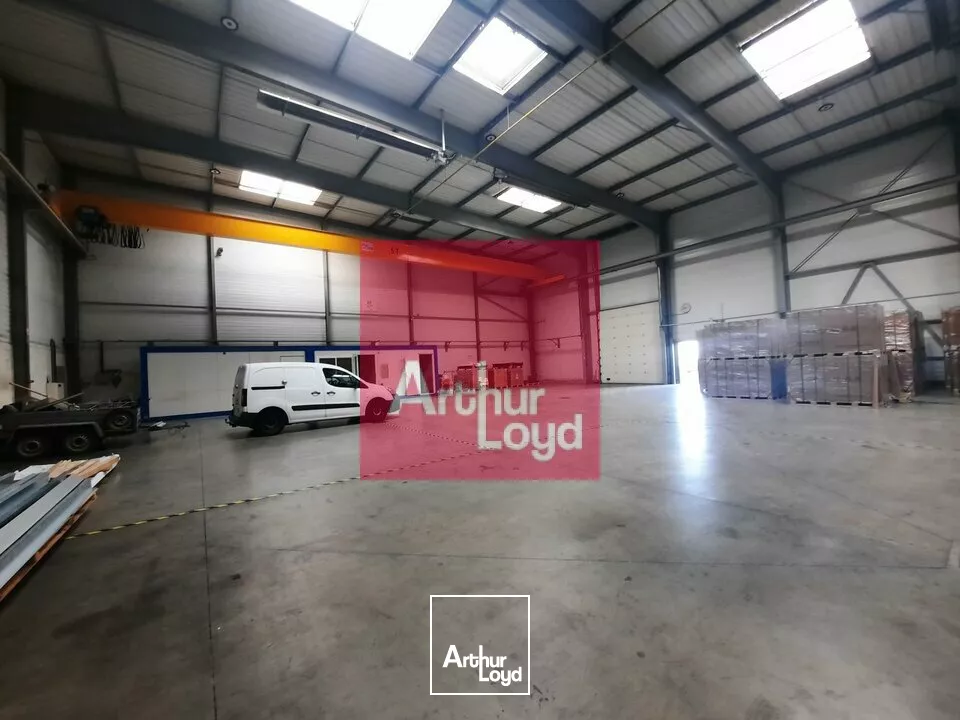 CLERMONT-FERRAND A LOUER ENTREPOT 900 M²