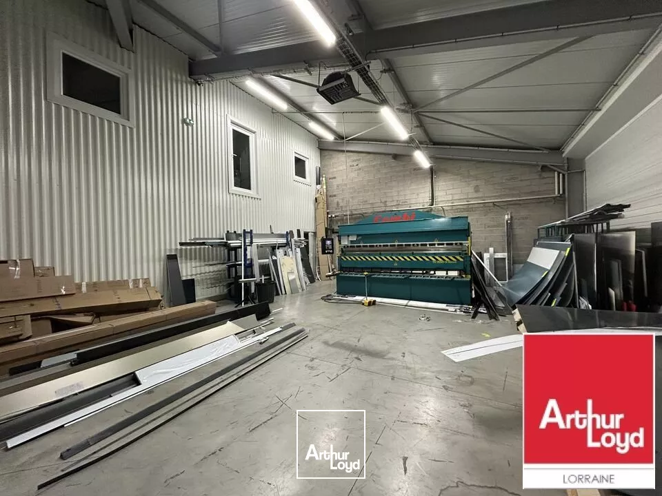 LOCAL D'ACTIVITE - ENTREPOT à LOUER de 1200 m²