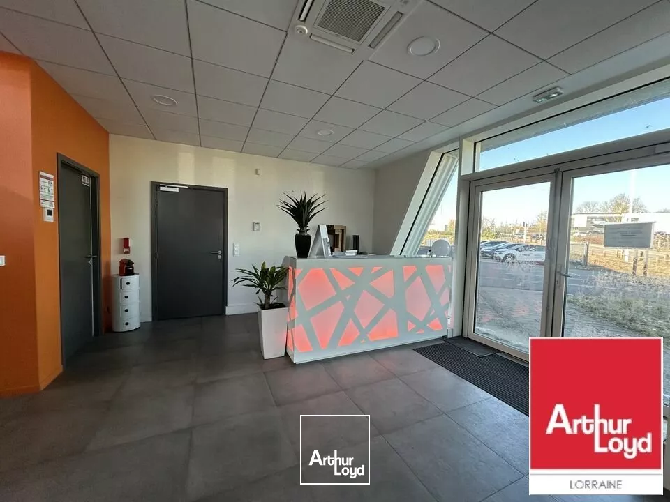 LOCAL D'ACTIVITE - ENTREPOT à LOUER de 1200 m²