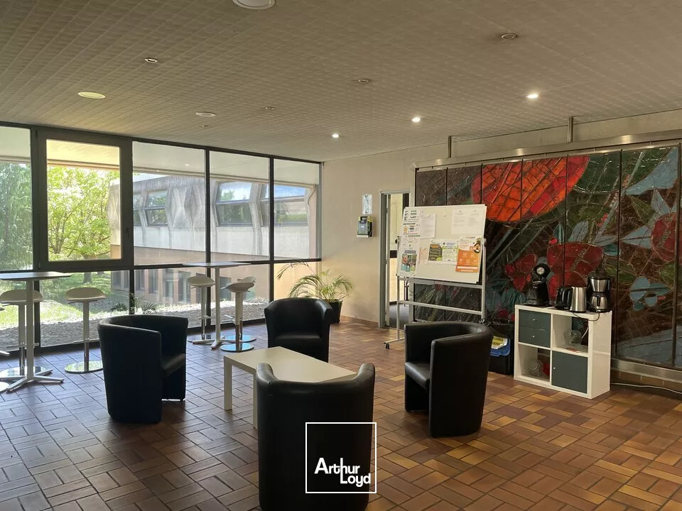 BUREAUX à VENDRE de 2513 m²