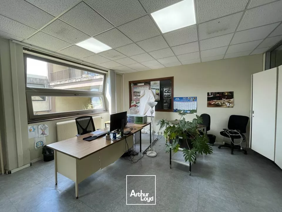 BUREAUX à VENDRE de 2513 m²