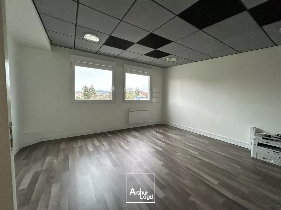 BUREAUX à VENDRE de 255 m²