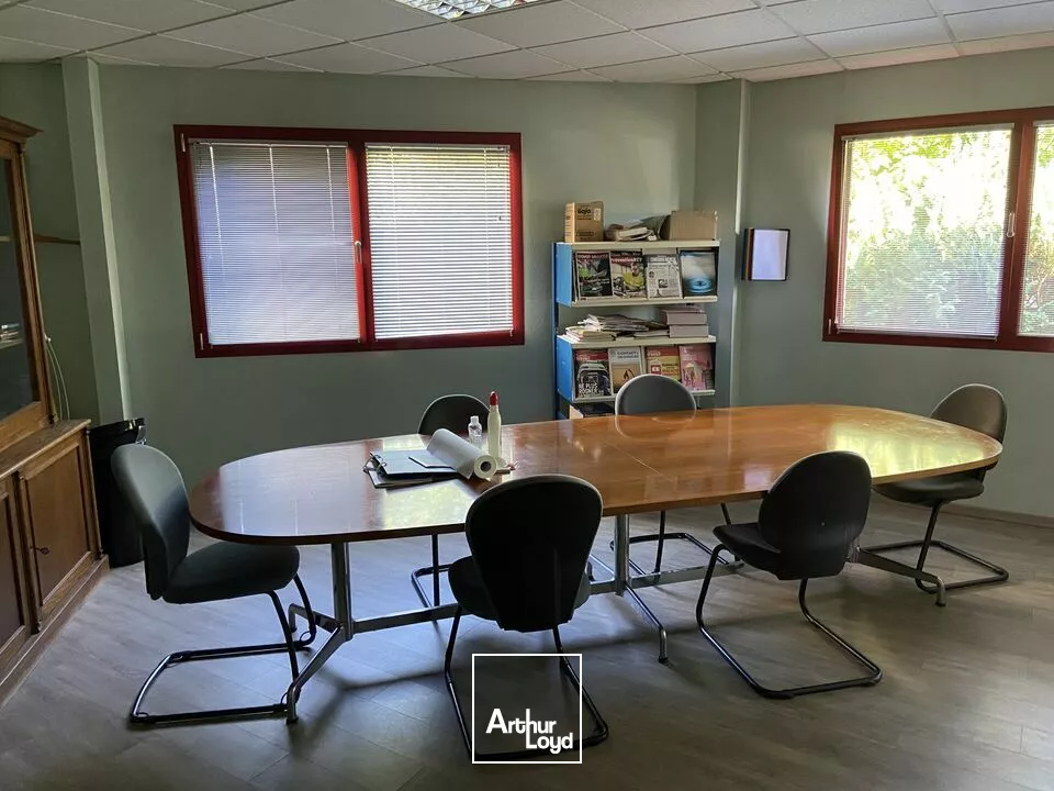 BUREAUX à VENDRE de 559 m²