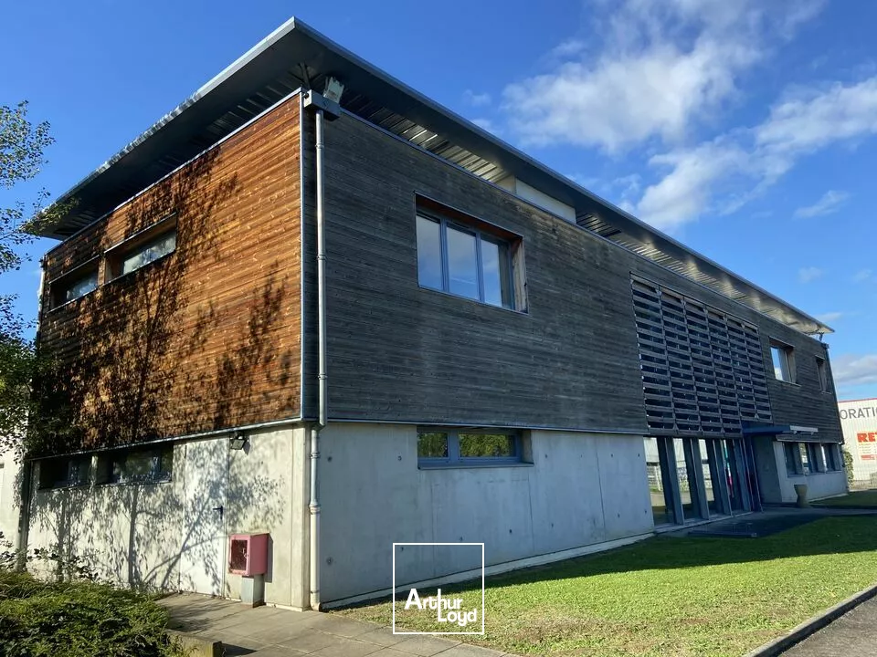 BUREAUX à VENDRE de 913 m²