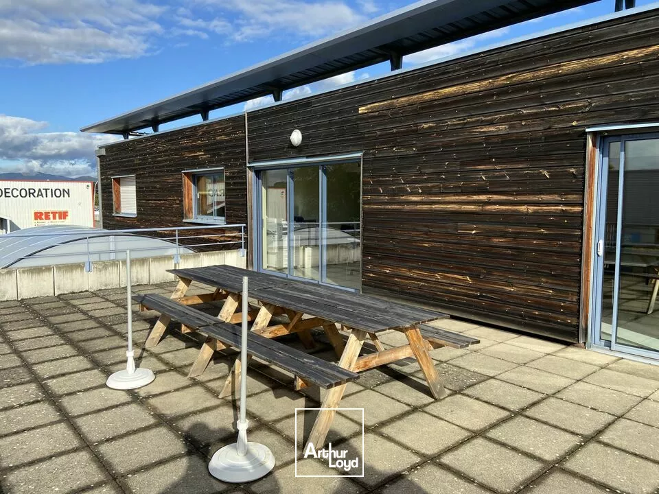 BUREAUX à VENDRE de 913 m²