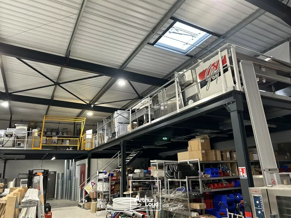 LOCAL D'ACTIVITE - ENTREPOT à LOUER de 1350 m²
