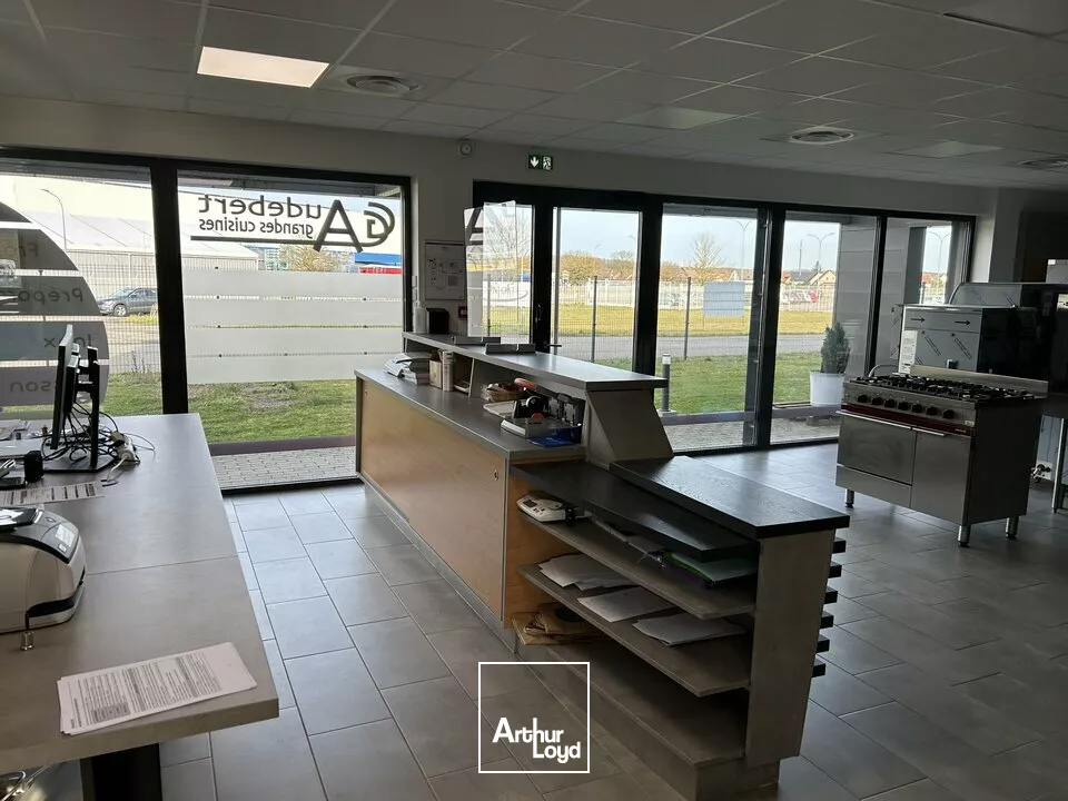 LOCAL D'ACTIVITE - ENTREPOT à LOUER de 1350 m²