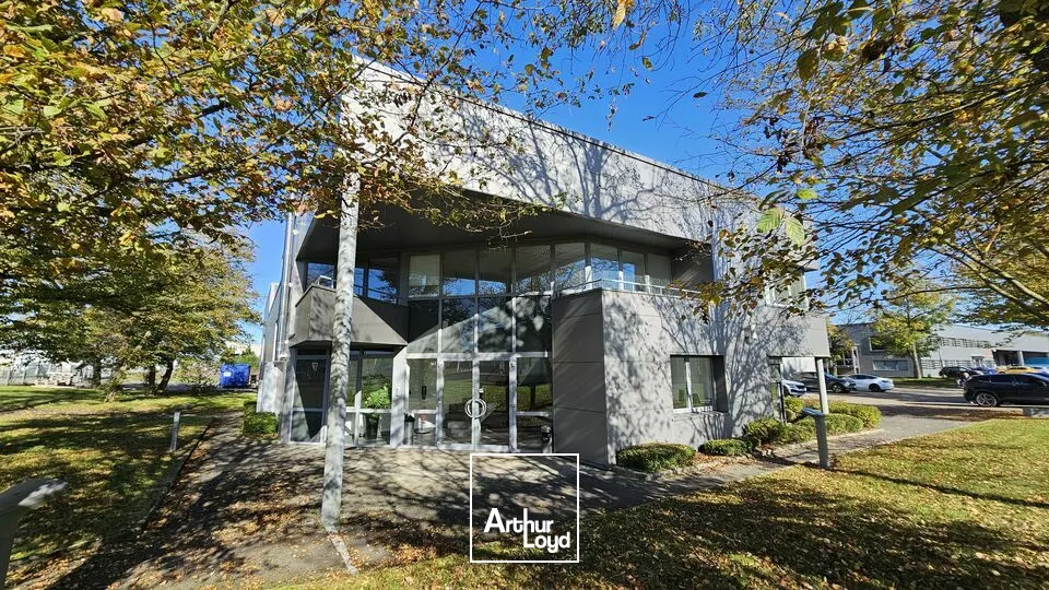 LOCAL D'ACTIVITE - ENTREPOT à VENDRE de 2563 m²