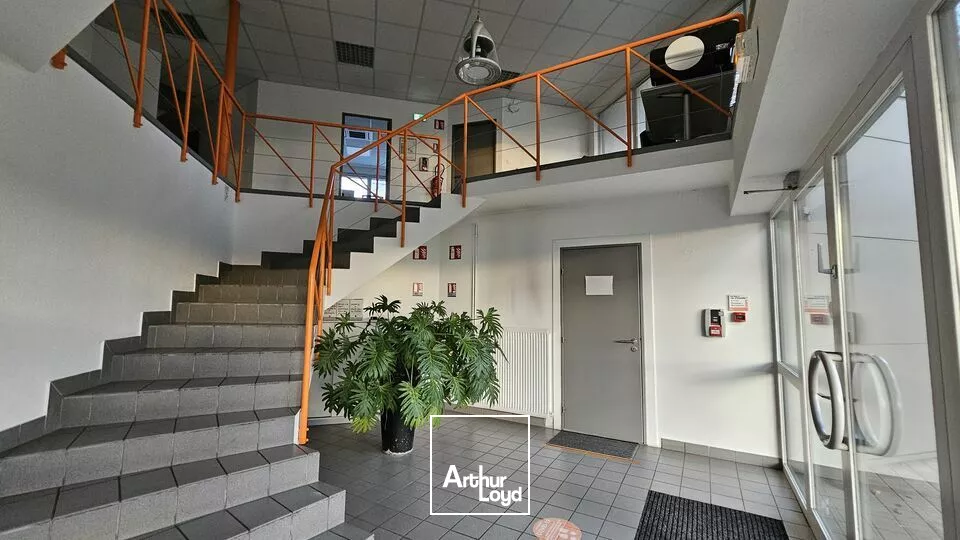 LOCAL D'ACTIVITE - ENTREPOT à VENDRE de 2563 m²